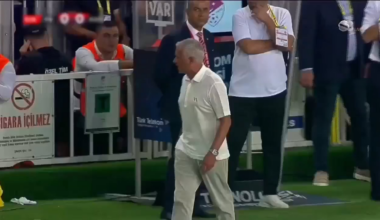 José Mourinho só precisou de 20 minutos para ver o seu primeiro amarelo na Turquia