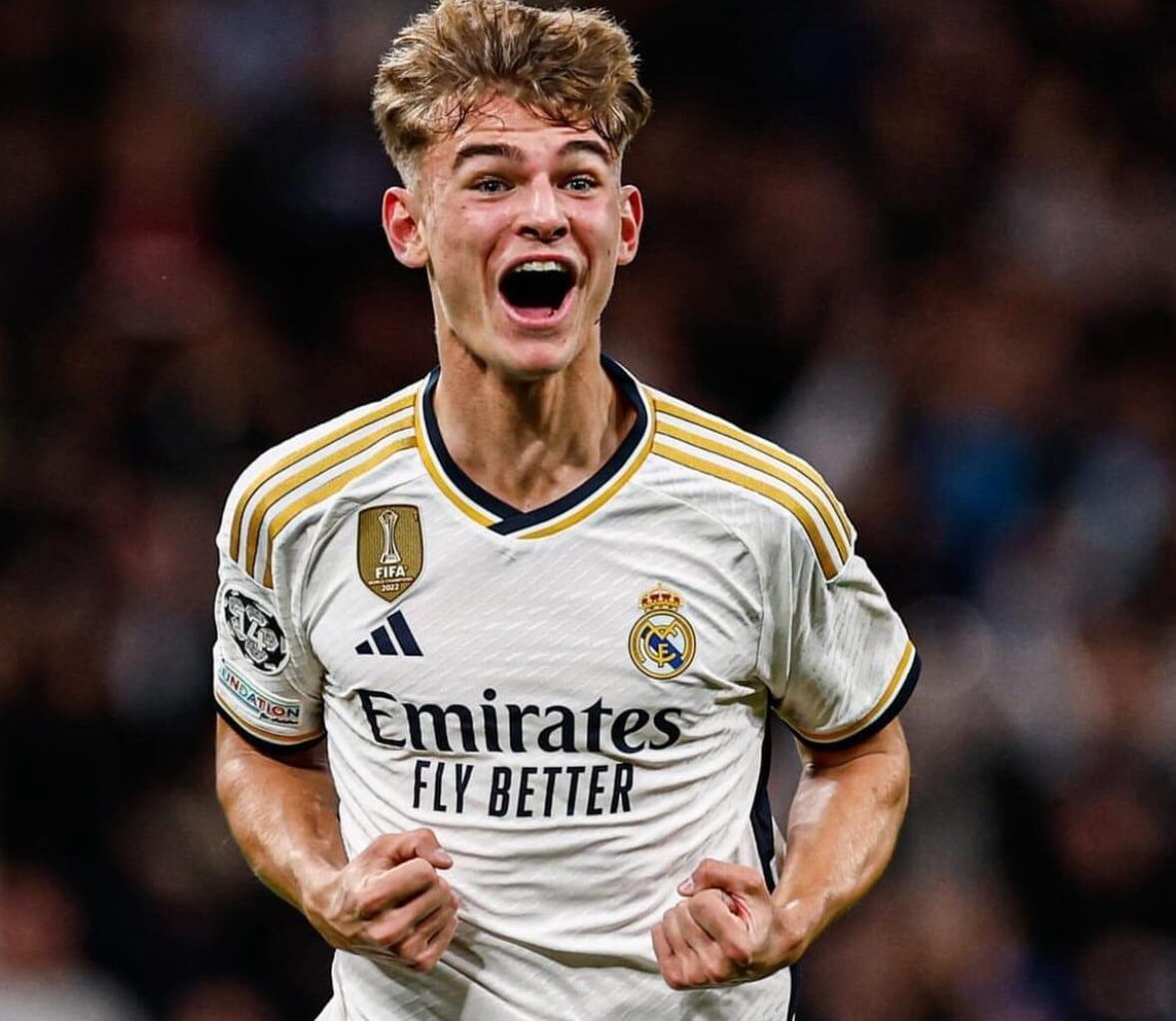 Fabrizio Romano: Como are closing in on deal to sign Nico Páz from Real Madrid! Official proposal for permanent move has been sent today to Real Madrid, almost agreed. Páz already accepted the conditions. Real Madrid will have sell-on AND buy back clause.