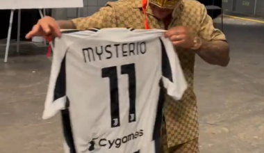 Juventus gift Rey Mysterio a personalized jersey