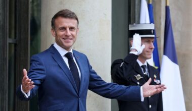 Emmanuel Macron convie les présidents des groupes parlementaires et les chefs de partis le 23 août à l'Elysée, avant de nommer un Premier ministre