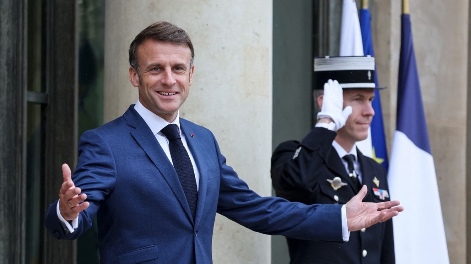 Emmanuel Macron convie les présidents des groupes parlementaires et les chefs de partis le 23 août à l'Elysée, avant de nommer un Premier ministre