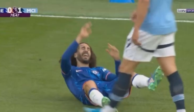 Cucurella asking Haaland for help, Haaland blanks him 🤌🏻