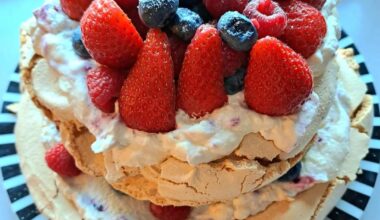 Mixed Berry Pavlova