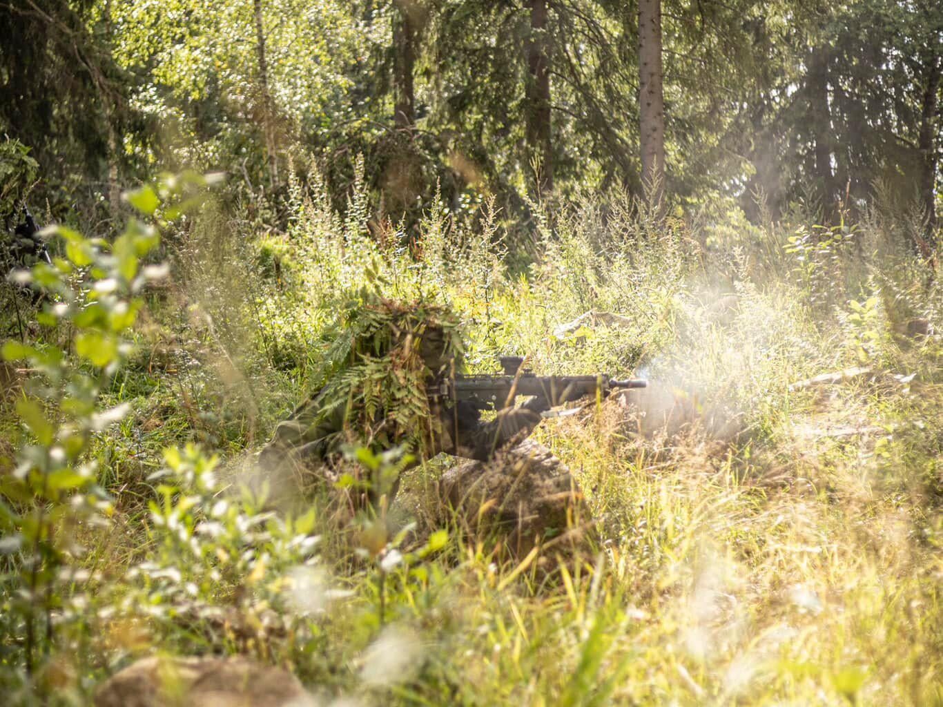Swedish army conscripts learning bounding-fire movements [1366x2048]