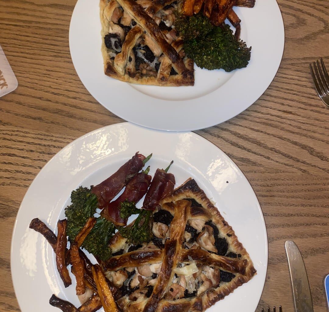 chicken & black pudding tartlets with roast carrots and tenderstem broccoli wrapped in prosciutto