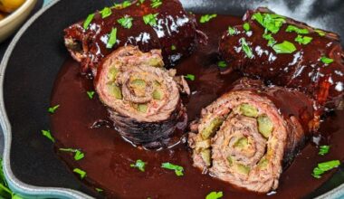 Rinderrouladen mit einer kräftigen dunkeln Sauce