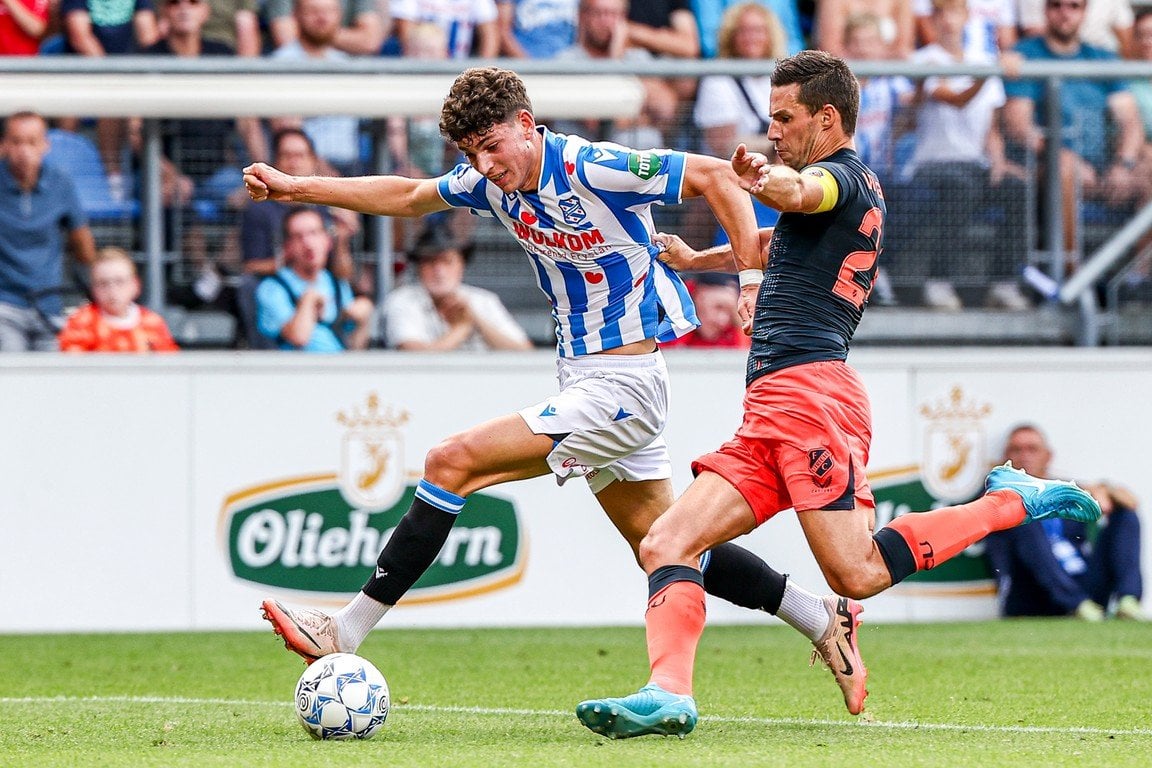 Heerenveen knokt zich bij thuisdebuut Van Persie terug van flitsende start Utrecht