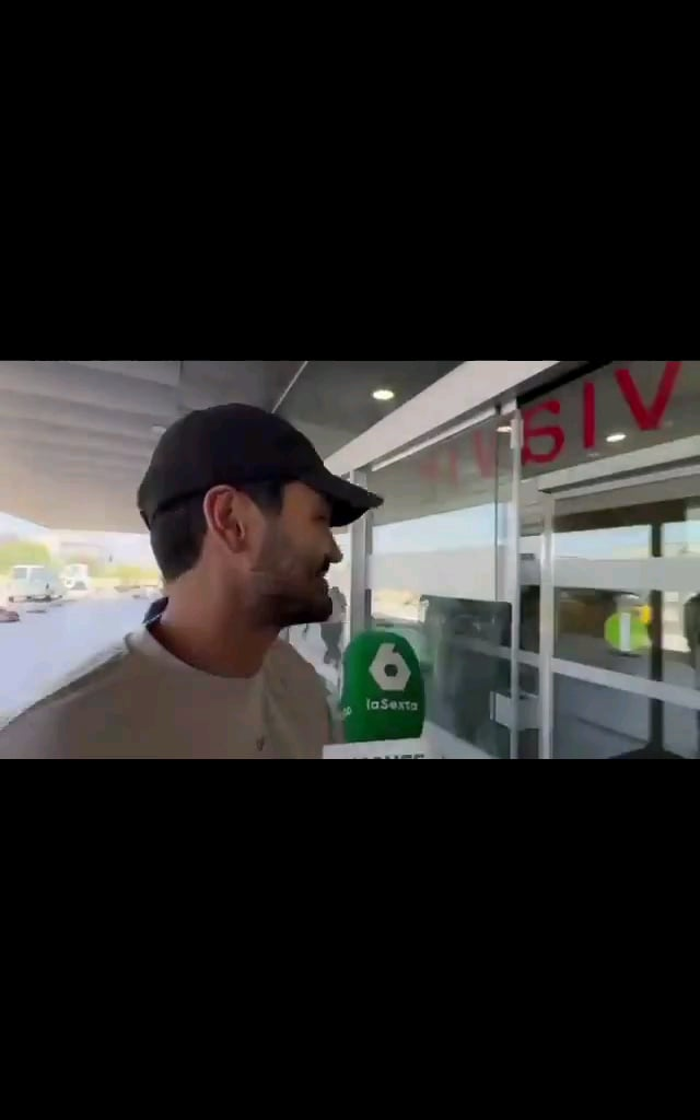İlkay Gündoğan arriving at the airport in Barcelona to travel to Manchester