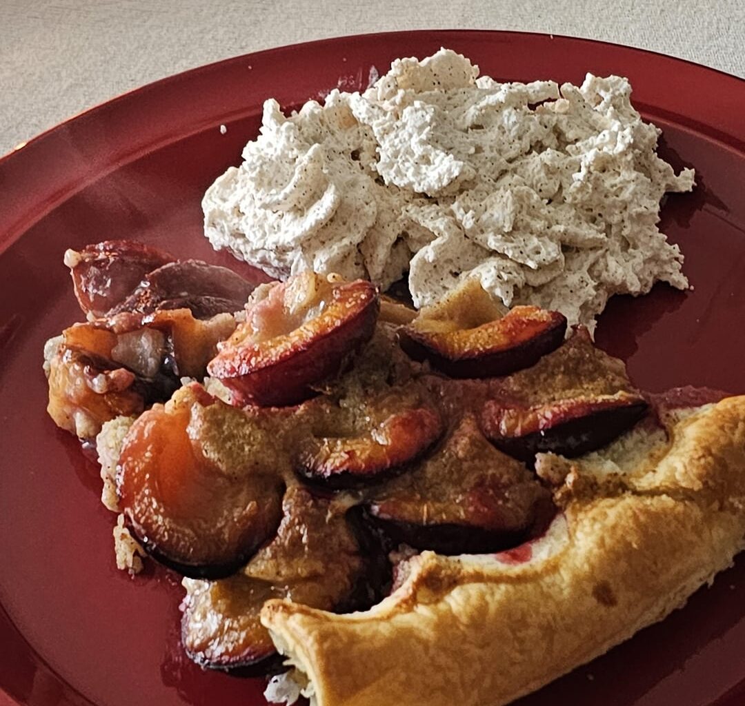 Ä "Zwetschgä Tünnä" (shallow tart popular in Switzerland) with plums on puff pastry (including ground almonds, sugar, and cinnamon etc.)