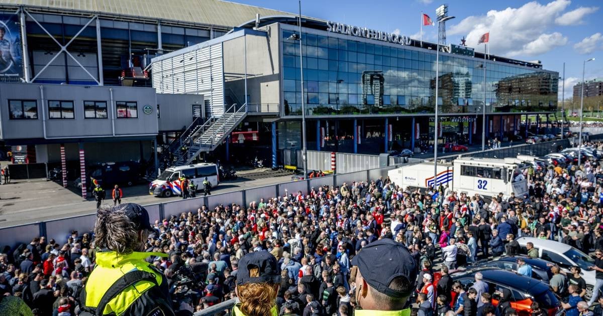 Klassieker tussen Feyenoord en Ajax gaat zondag niet door vanwege politiestaking