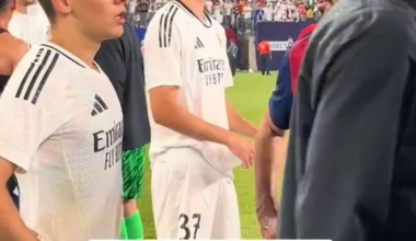 🇹🇷 ilkay says this about his teammates to arda, with turkish: they don't play with their brains. if they play with their brains... they don't use their brains. look how many lose the ball they've had in the last 15 minutes.