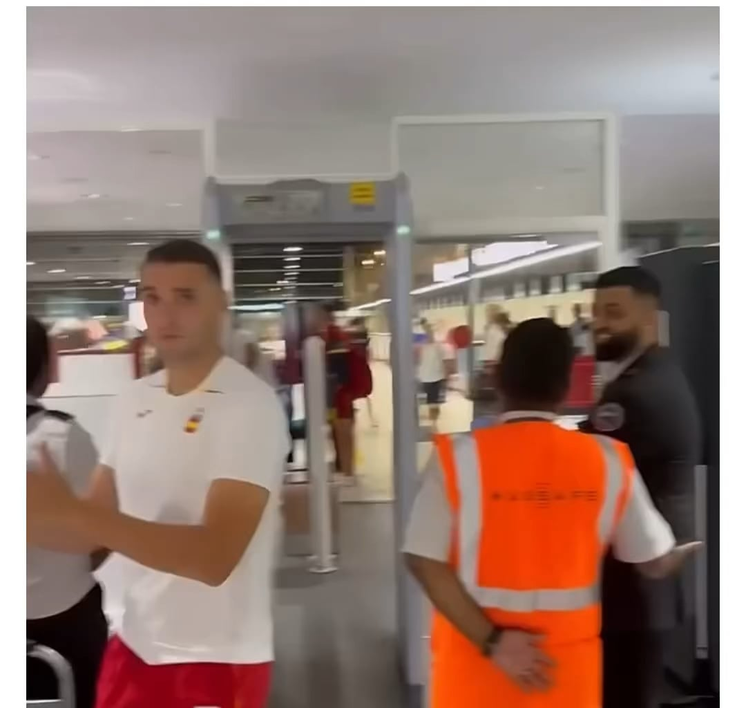 Arnau Tenas Joking with Airport Security.