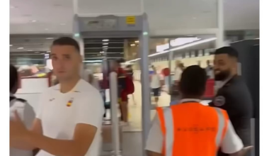 Arnau Tenas Joking with Airport Security.