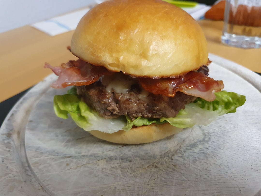 Entrecote patty on brioche bun with black truffle mayo