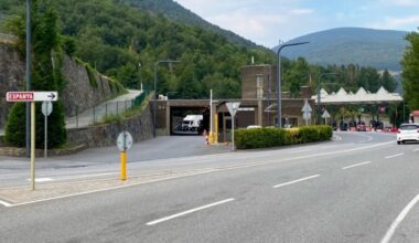 Escalé acusa Espot de crear alarma amb una vinyeta als turistes que entren en cotxe a Andorra