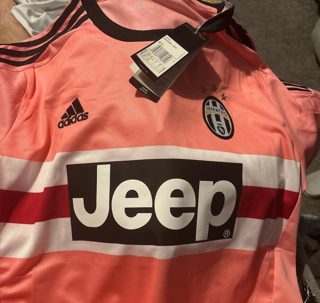 Hi could someone help me authenticate this shirt