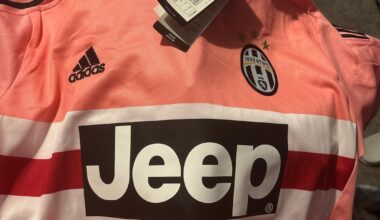 Hi could someone help me authenticate this shirt