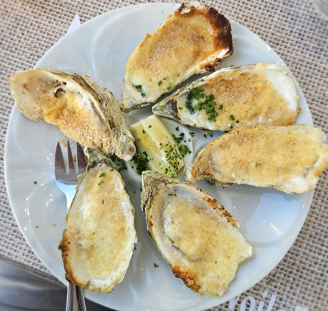 Baked oysters 🦪 and shrimp croquettes 🦐
