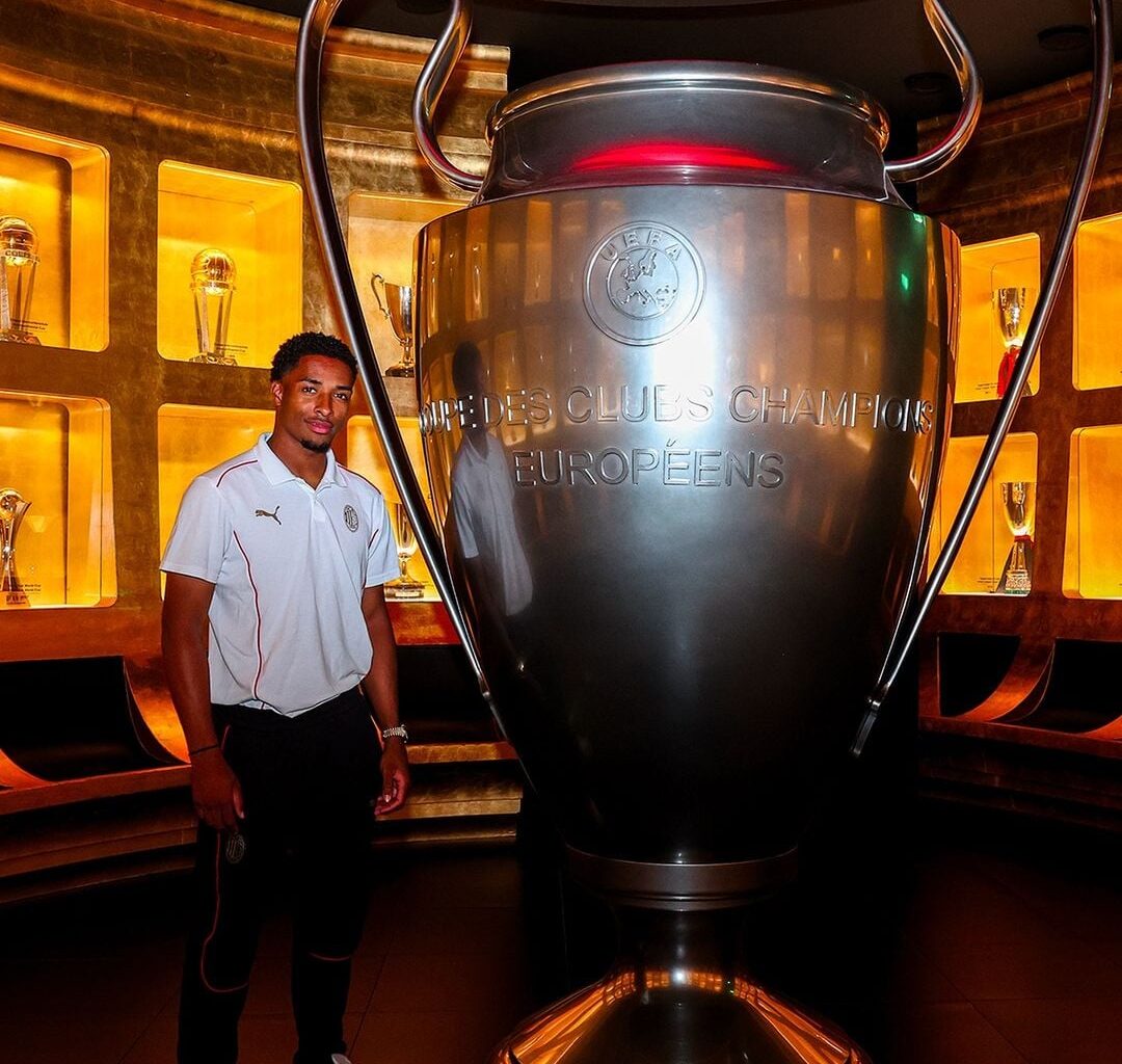 Vos taking a tour at the Museum