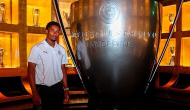 Vos taking a tour at the Museum