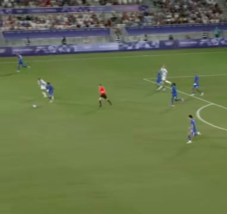 Thats why we need a runner as a winger (Especially because of Kane's lack of pace). I know many of you don’t like Sané, but he and coman are the ones who do the runs. Olise passes are perfect for people like them.
