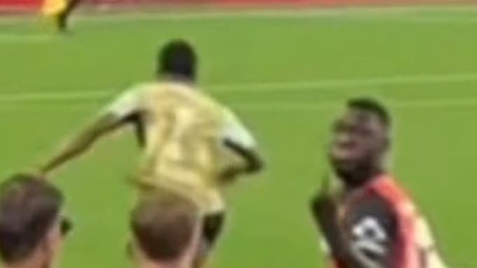 Internet-Video zeigt obszönen Leverkusen-Jubel: Boniface provoziert VfB-Bank beim Supercup mit Mittelfinger-Geste