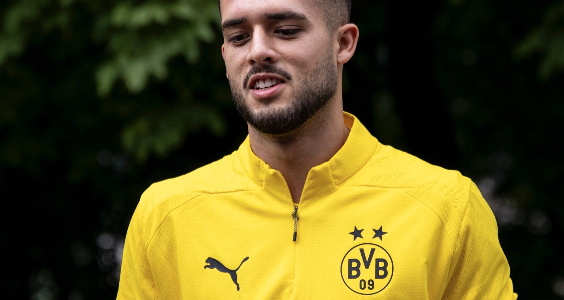 @BVB: Bem-vindo, Yan Couto! 👋 Der 22-jährige Außenverteidiger ist – mit einer Trainingserlaubnis von Manchester City ausgestattet – beim Vormittagstraining in Bad Ragaz bereits mit dabei. Juristisch betrachtet ist der bevorstehende Transfer noch nicht final abgeschlossen.