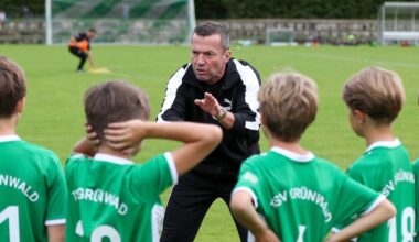Lothar Matthäus beendet Trainer-Karriere als Jugendcoach beim TSV Grünwald nach Eltern-Kritik: "Die Spieler haben weniger Probleme gemacht als die Eltern der Kids [...] den ganzen Tag am Telefon hängen und anhören müssen, was ich alles falsch mache. Jedem sein Kind spielt zu wenig."