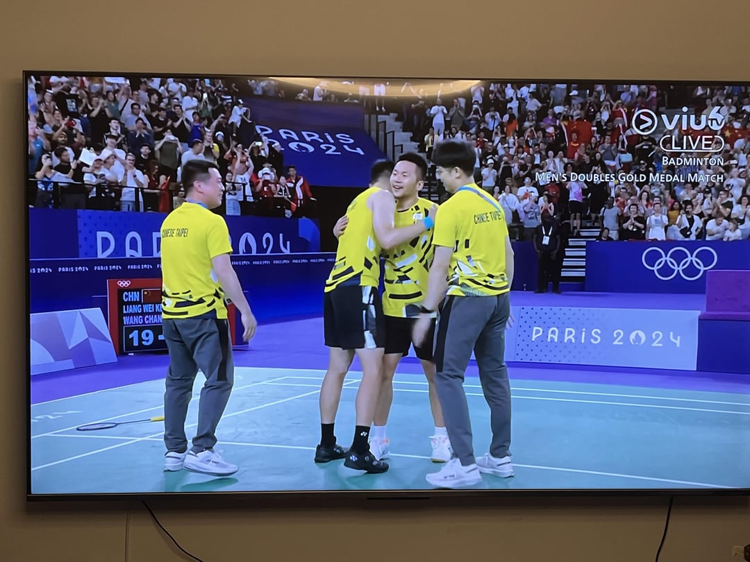 Taiwan defeats China in badminton doubles after an EXTREMELY close match
