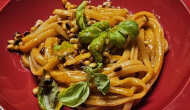What we call Pasta al Limone ― Bavette at a sauce containing diced ginger, cherry tomatoes, the name-giving freshly squeezed lemon juice and black soya as the main components, decorated with freshly roasted pine nuts (ofc containing the usual suspects like onions, garlic, spices, lemon zest)