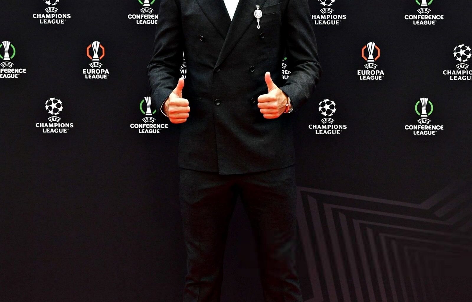 Youtuber Português "Cristiano Ronaldo" convidado pela UEFA para o Sorteio da UEFA Champions League