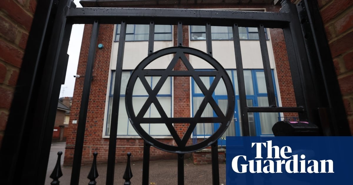 Des forums d'extrême droite utilisés pour planifier des émeutes au Royaume-Uni encouragent les attaques antisémites [Anglais - The Guardian]