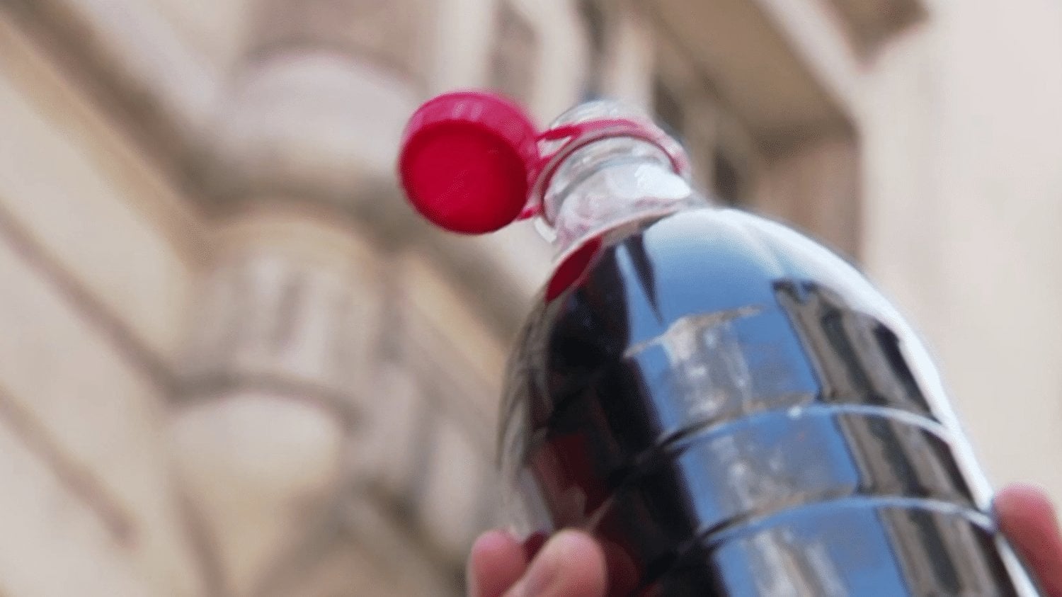 Consommation: des microplastiques découverts dans des bouteilles de Schweppes et de Coca-Cola
