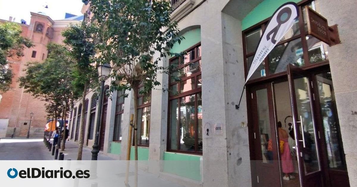 El marido de Aguirre consigue que abra el 'hostel' construido sobre una residencia de ancianos y autorizado por Almeida