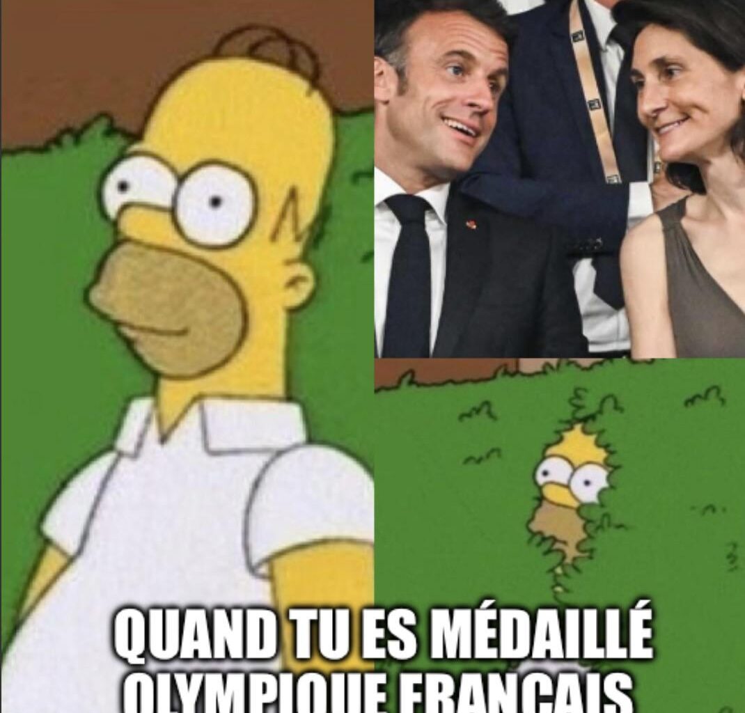 Attention derrière vous