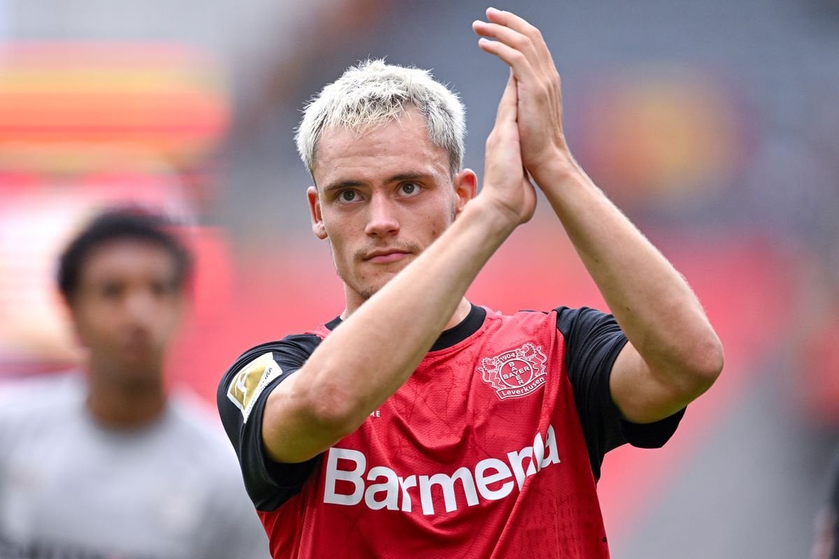Bayern's number #1 target for the attacking midfield position next summer is Wirtz. But if a deal for Wirtz proved to be impossible, then Simons remains a candidate for Bayern next year. A deal would be more simple next summer as PSV will no longer be involved
