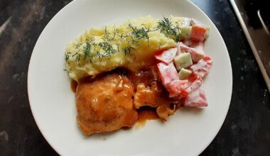Pork chops in sauce