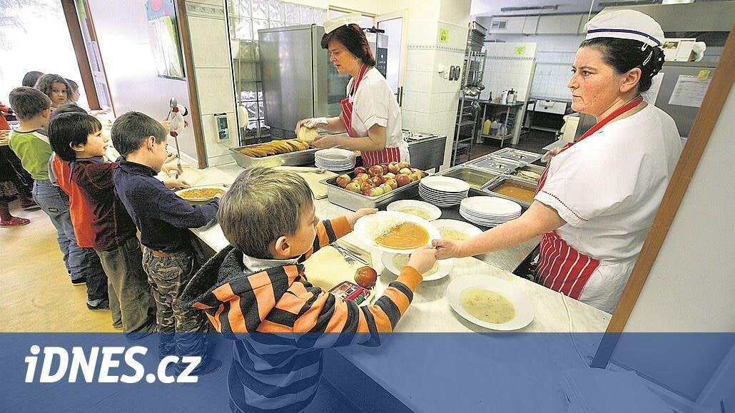 Školníci a kuchařky hrozí opět stávkou. Přidáno od vlády nedostali - iDNES.cz