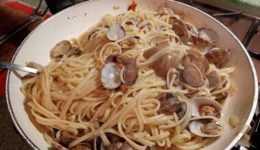 Spaghetti with clams
