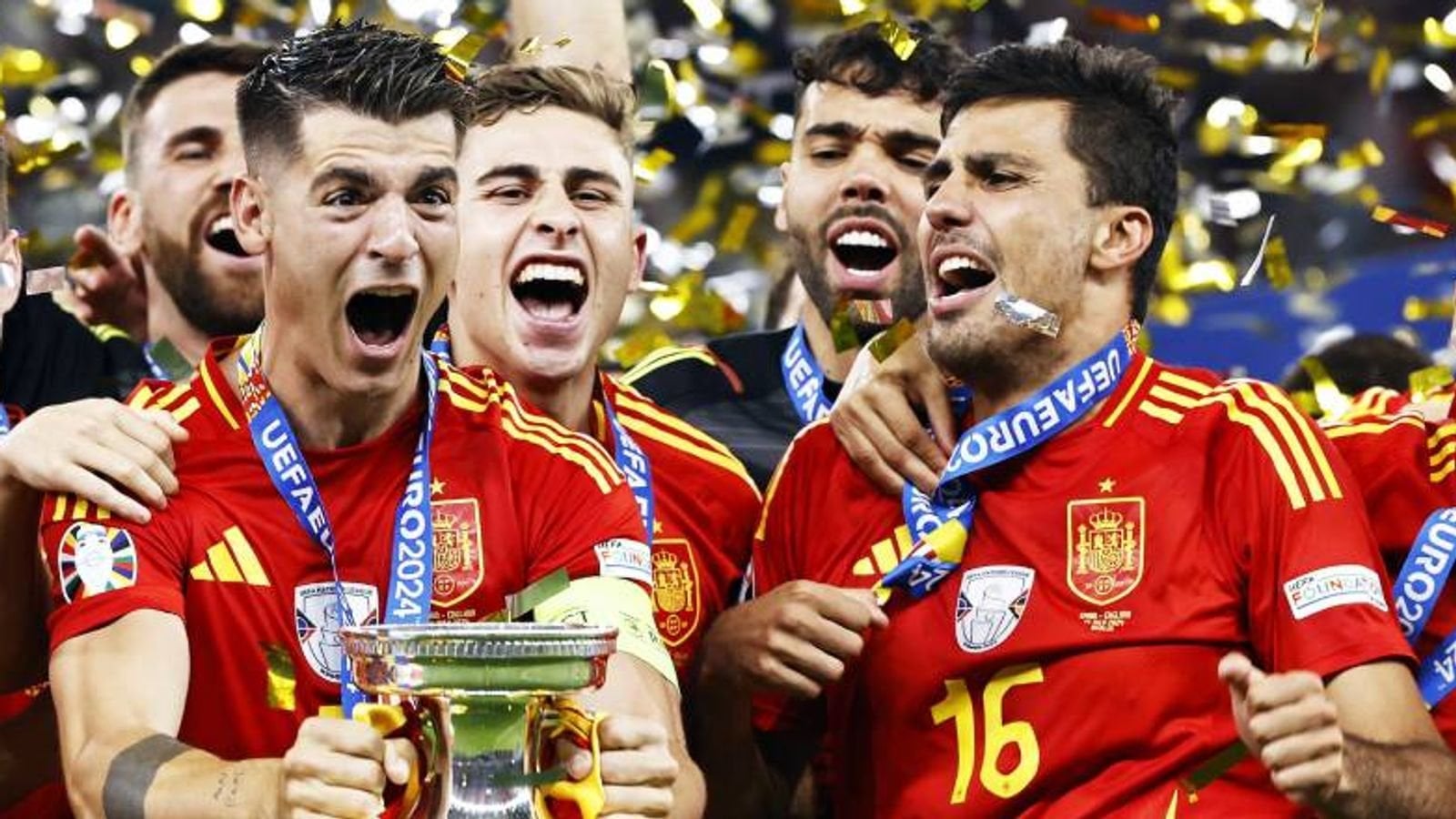 Morata und Rodri für ein Länderspiel gesperrt: Morata hatte am 15. Juli vor Hunderttausenden Fans den deutschen Nationalspieler Jamal Musiala verspottet, Rodri rief der euphorisierten Menge zu, das britische Überseegebiet Gibraltar sei "spanisch".