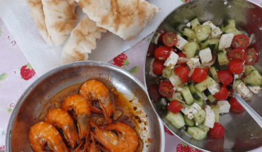 Oily garlic chili shrimps, salad and flatbread.