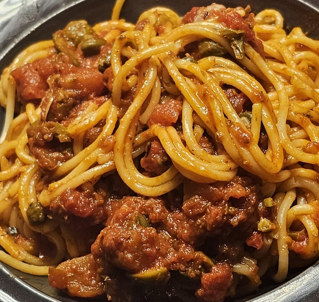 Spaghettoni Puttanesca [instructions in the captions starting at the last picture]