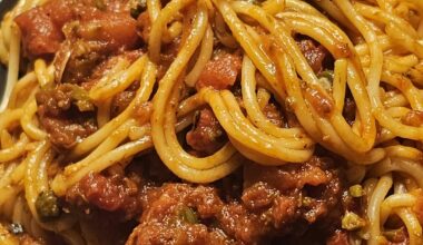 Spaghettoni Puttanesca [instructions in the captions starting at the last picture]