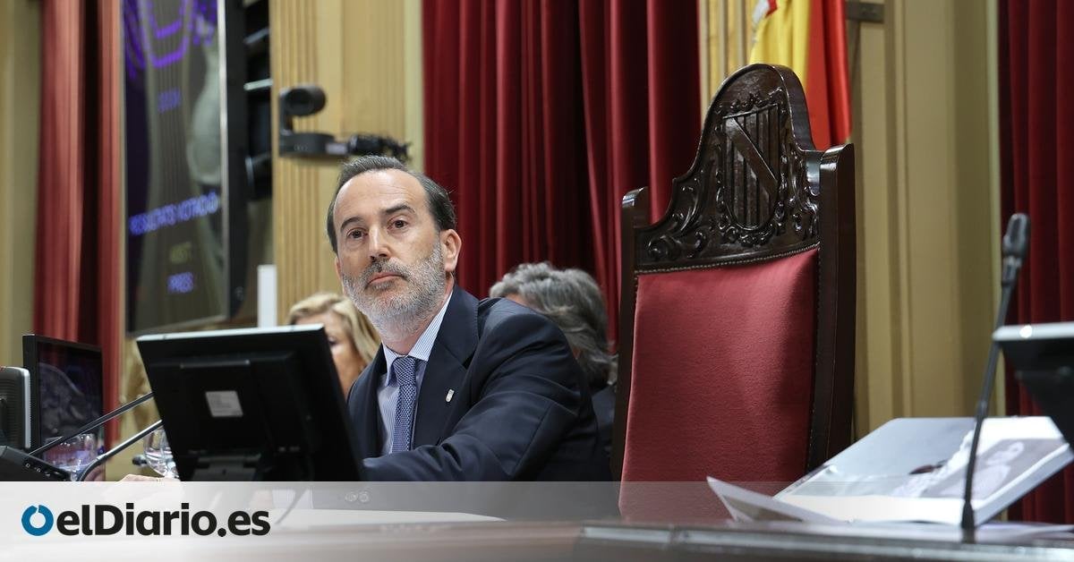 El juez imputa al presidente ultra del Parlament balear por un delito de odio por romper la foto de la republicana Aurora Picornell