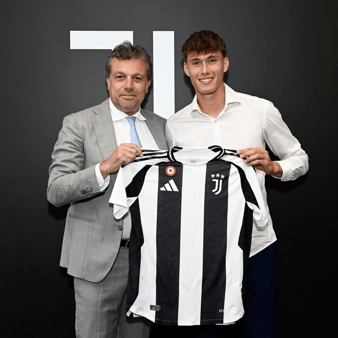 Nicolo Savona ⚪️⚫️