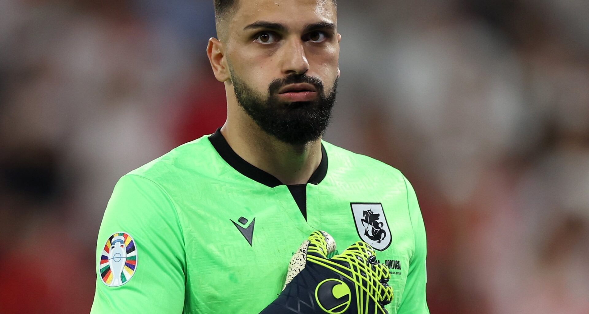 (@FabrizioRomano) Liverpool potential plan for Giorgi Mamardashvili, already clear: he’d join Bournemouth for one season from Valencia. Mamardashvili would only join #LFC from 2025 after #AFCB season. Giorgi already accepted the Liverpool plan and contract terms.