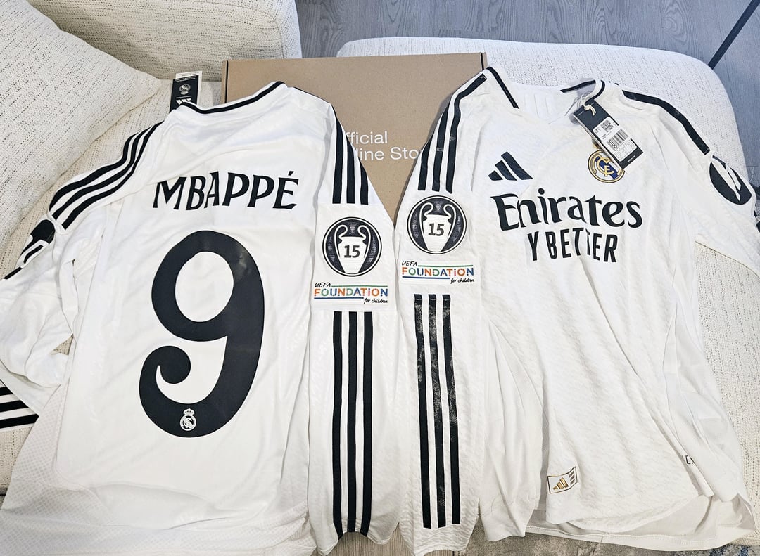 Jersey and a Backup Jersey - "Nuevo Numero Nueve"