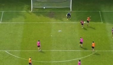 [ESPN] Michiel Kramer scores an unreal backheel goal during training