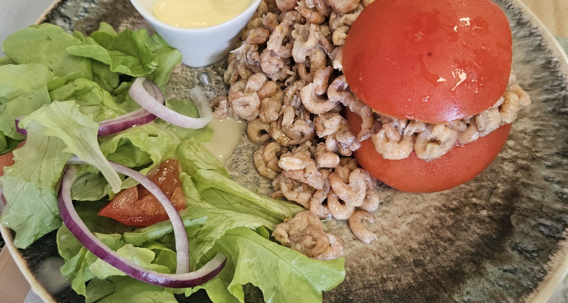 Tomatoes with grey shrimp (Tomate-crevettes) in Bray-Dunes, France