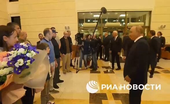 María Sahuquillo: Putin condecorará a los rusos canjeados con Occidente, entre ellos Pablo Gonzalez y el sicario Krasikov: “Quiero agradecerles por ser fieles a su juramento, al deber y a la patria, que no les ha olvidado. Todos serán nominados para premios estatales. Nos volveremos a ver”